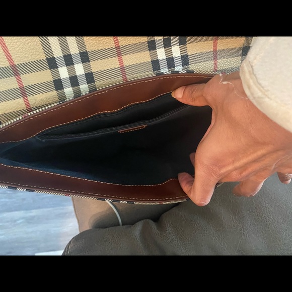 Authentic Burberry bag. Excellent condition. - Picture 3 of 6